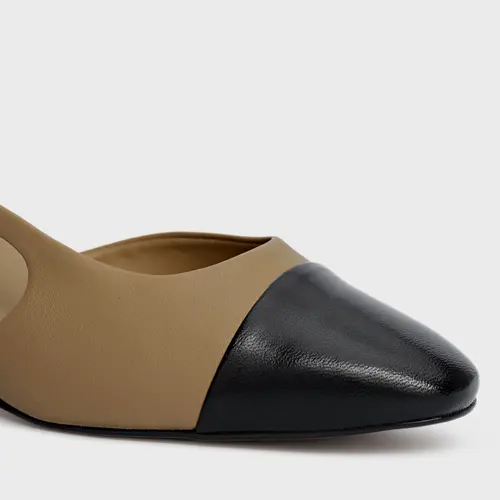 Scarpin Slingback Cap Toe Salto Bloco Couro Bege Almond
