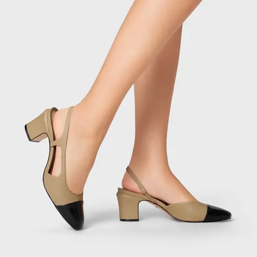 Scarpin Slingback Cap Toe Salto Bloco Couro Bege Almond