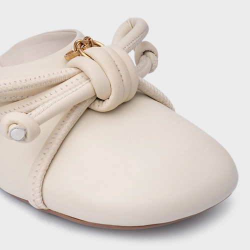 Mule Rasteira Puffy Knot Couro Off White Vanilla