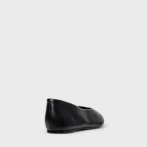Sapatilha Timeless Bico Fino Couro Preto