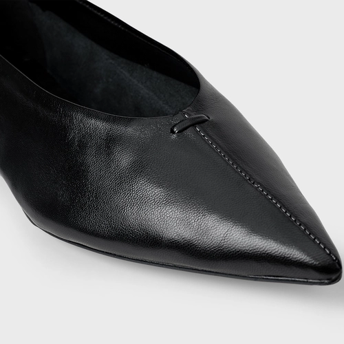 Sapatilha Timeless Bico Fino Couro Preto
