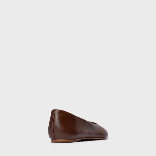 Sapatilha Timeless Bico Fino Couro Marrom Walnut