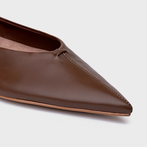 Sapatilha Timeless Bico Fino Couro Marrom Walnut