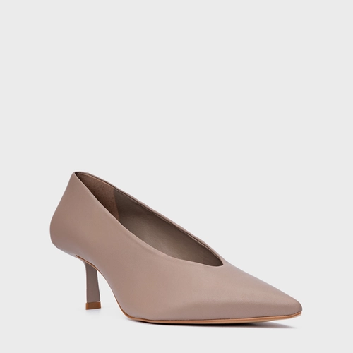 Scarpin Bico Alongado Salto Fino Couro Bege Beaver
