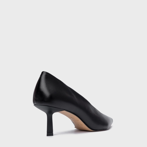 Scarpin Bico Alongado Salto Fino Couro Preto