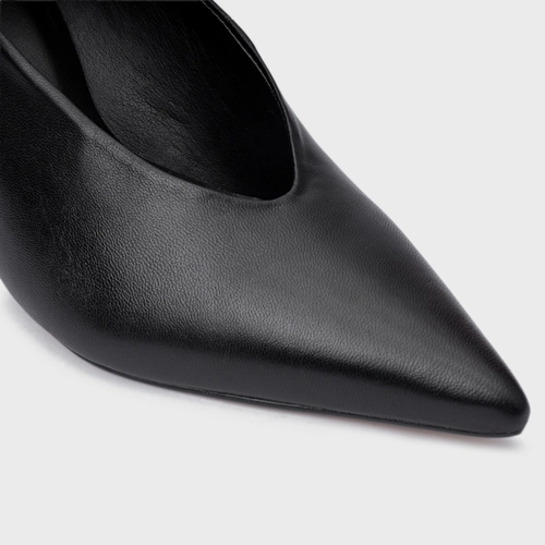 Scarpin Bico Alongado Salto Fino Couro Preto