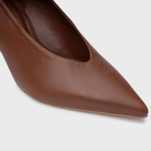Scarpin Bico Alongado Salto Fino Couro Marrom Walnut