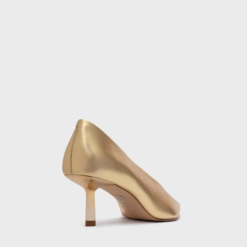 Scarpin Bico Alongado Salto Fino Couro Metalizado Dourado