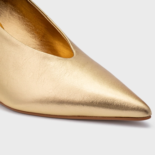 Scarpin Bico Alongado Salto Fino Couro Metalizado Dourado