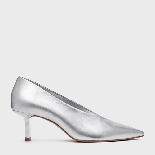 Scarpin Bico Alongado Salto Fino Couro Metalizado Prata