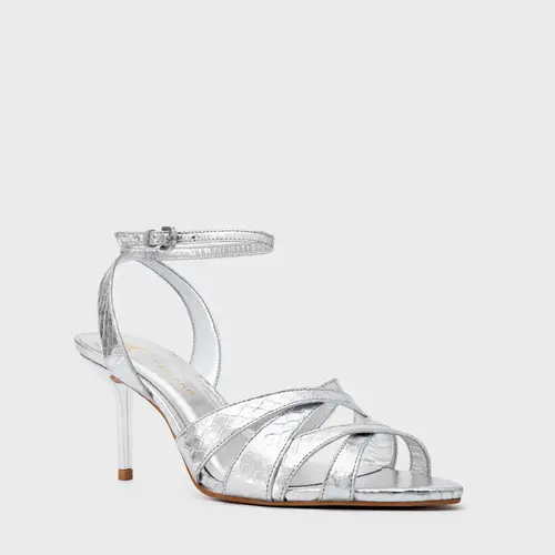 Sandália Glam Salto Fino Couro Snake Metalizado Prata