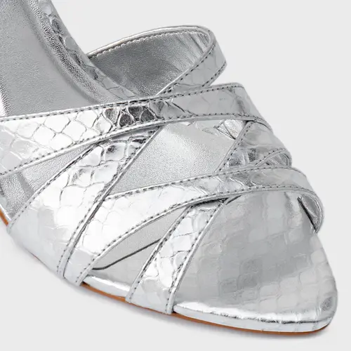 Sandália Glam Salto Fino Couro Snake Metalizado Prata