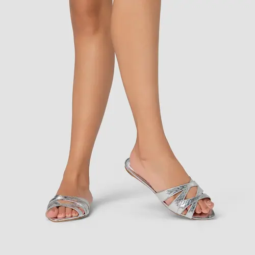 Rasteira Glam Couro Snake Metalizado Prata