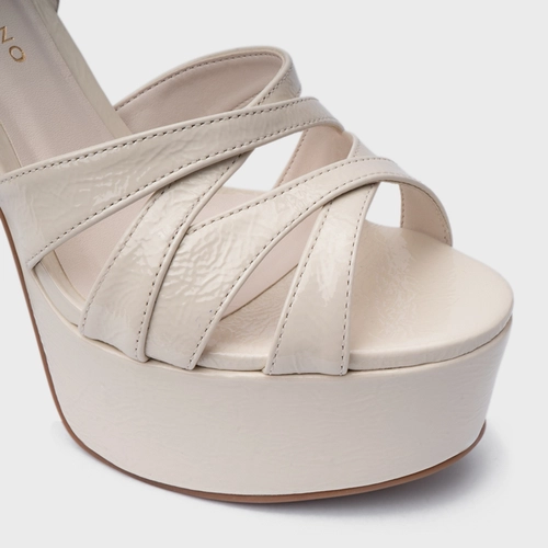 Sandália Plataforma Glam Couro Verniz Off White Vanilla
