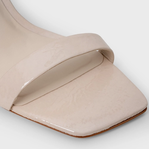 Sandália Minimal Salto Fino Couro Verniz Off White Vanilla