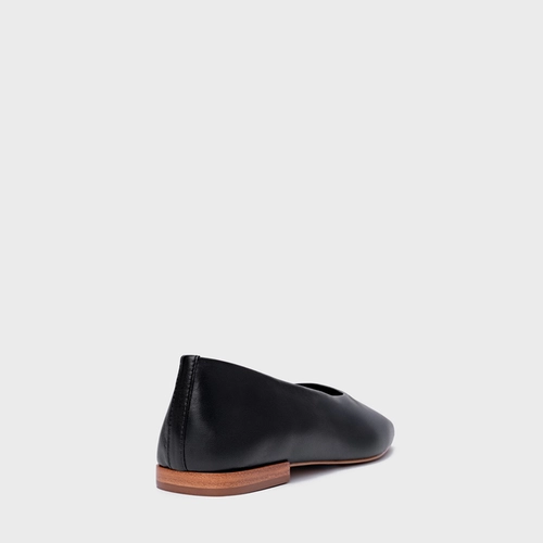 Sapatilha Minimal Bico Quadrado Couro Preto