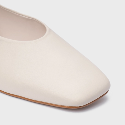 Sapatilha Minimal Bico Quadrado Couro Off White Vanilla