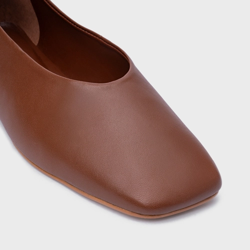 Sapatilha Minimal Bico Quadrado Couro Marrom Walnut