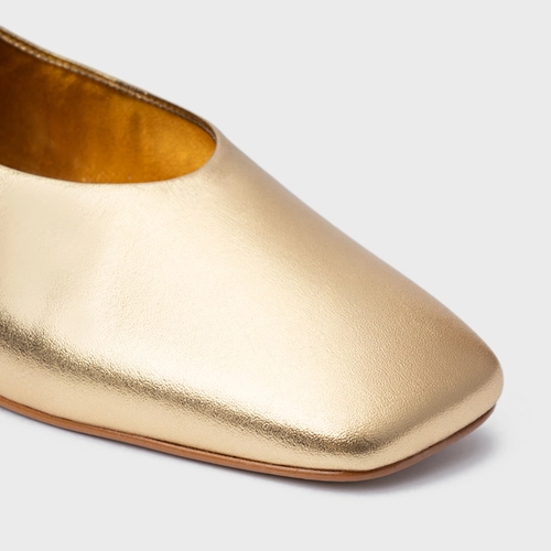 Sapatilha Minimal Bico Quadrado Couro Metalizado Dourado