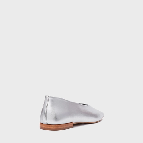 Sapatilha Minimal Bico Quadrado Couro Metalizado Prata