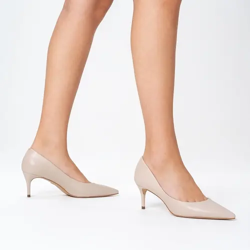 Scarpin Valentina Salto Fino Couro Bege Oatmeal