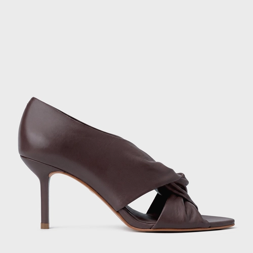Scarpin Bold Twist Salto Fino Couro Marrom Ganache