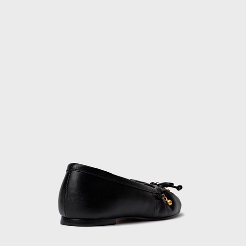 Sapatilha Charm Medalha Couro Preto