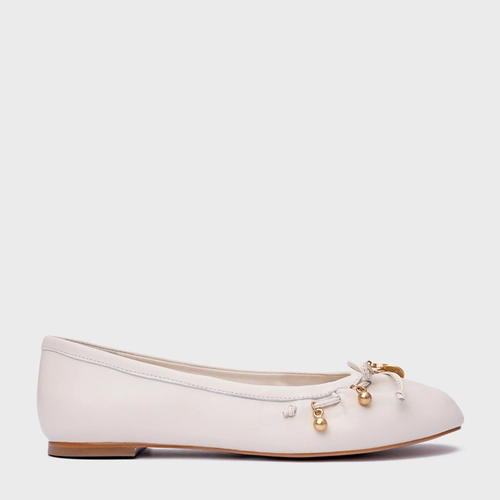 Sapatilha Charm Medalha Couro Off White Vanilla