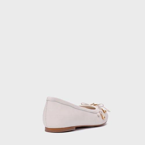 Sapatilha Charm Medalha Couro Off White Vanilla