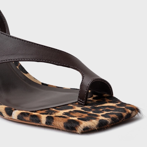Sandália Cross Salto Fino Couro Animal Print Ganache