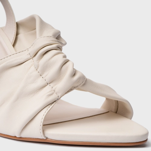Sandália Twisted Salto Fino Couro Off White Vanilla