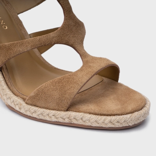 Sandália Triple Tiras Salto Anabela Palha Couro Suede Bege Almond
