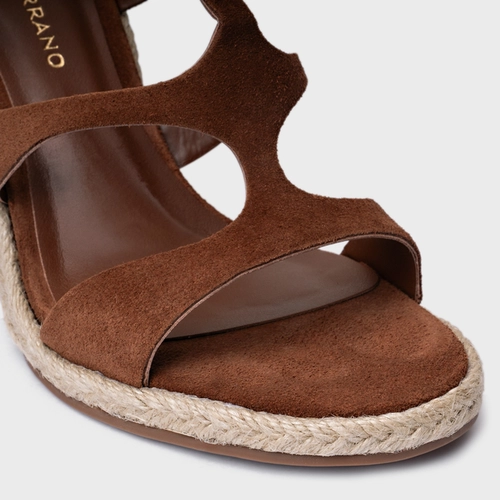 Sandália Triple Tiras Salto Anabela Palha Couro Suede Marrom Walnut