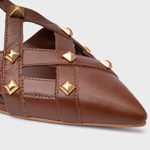 Sapatilha Slingback Tachas Couro Marrom Walnut