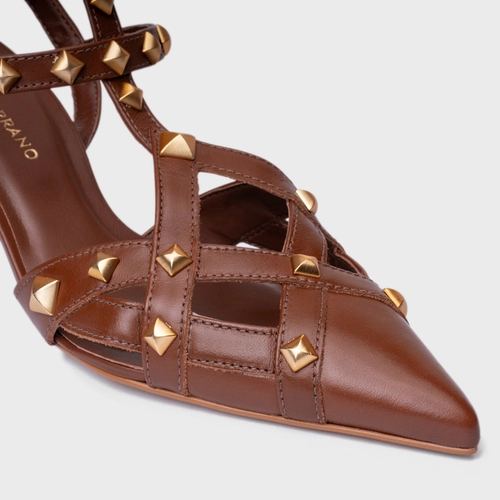 Scarpin Slingback Tachas Salto Fino Couro Marrom Walnut