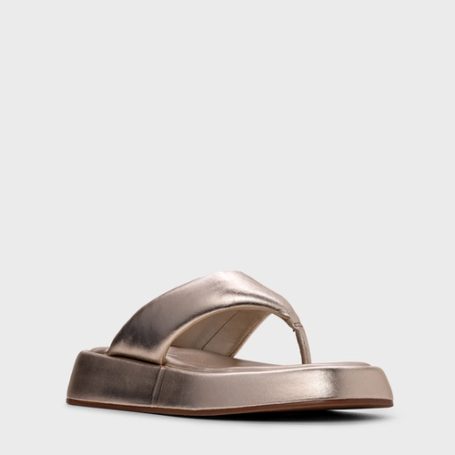 Rasteira Papete Thong Couro Metalizado Champagne