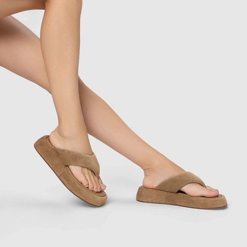 Rasteira Papete Thong Couro Suede Bege Almond