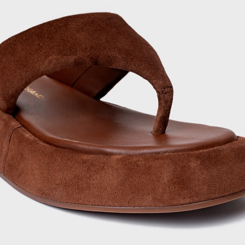 Rasteira Papete Thong Couro Suede Marrom Walnut