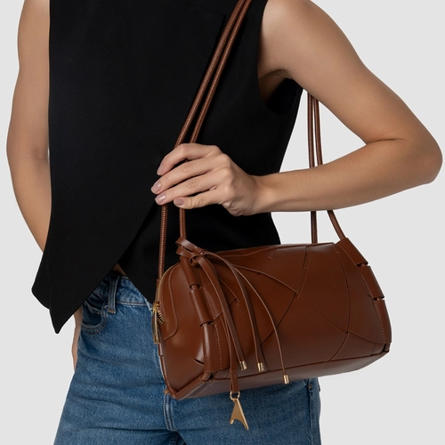 Bolsa Shoulder Interlace Média Couro Marrom Walnut