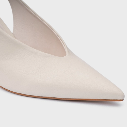 Scarpin Slingback Basic Salto Allure Médio Couro Off White Vanilla