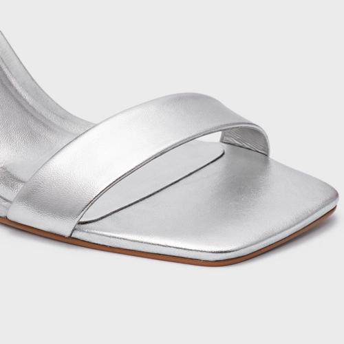 Sandália Basic Salto Allure Médio Couro Metalizado Prata