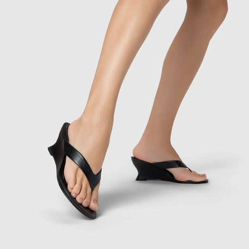 Open Mule Thong Anabela Slim Couro Preto