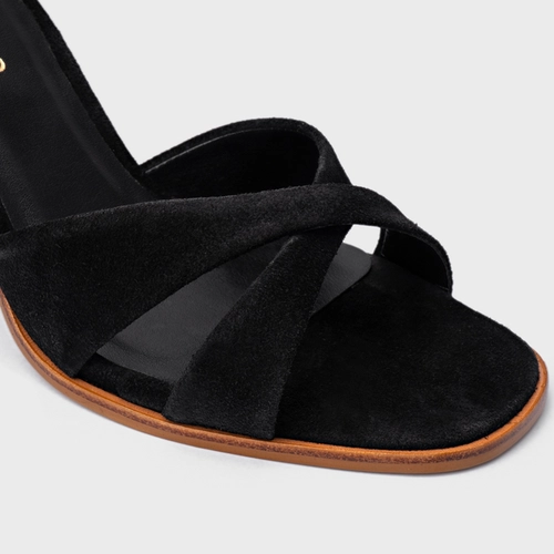 Sandália Tiras Cruzadas Salto Bloco Couro Suede Preto