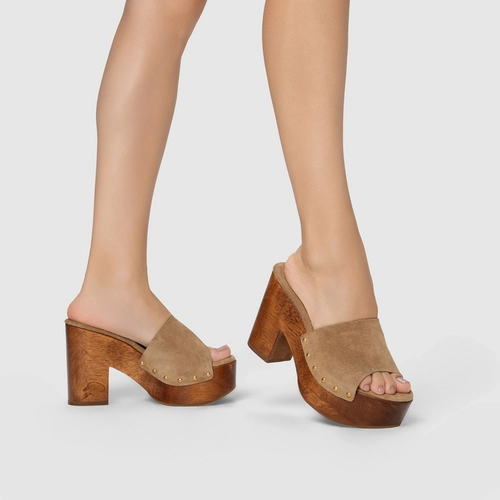 Open Mule Plataforma Wood Studs Couro Suede Bege Almond