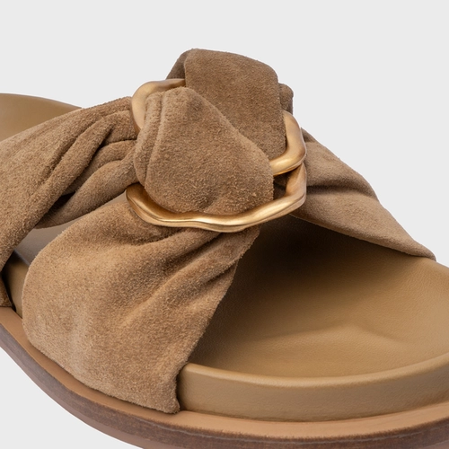 Rasteira Puffy Twist Couro Suede Bege Almond