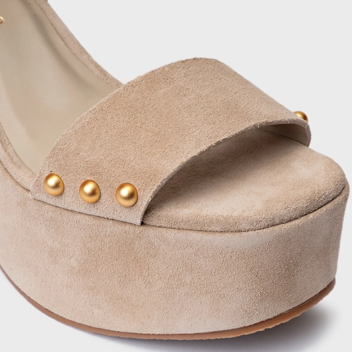 Sandália Statement Studs Maxi Anabela Couro Suede Bege Oatmeal