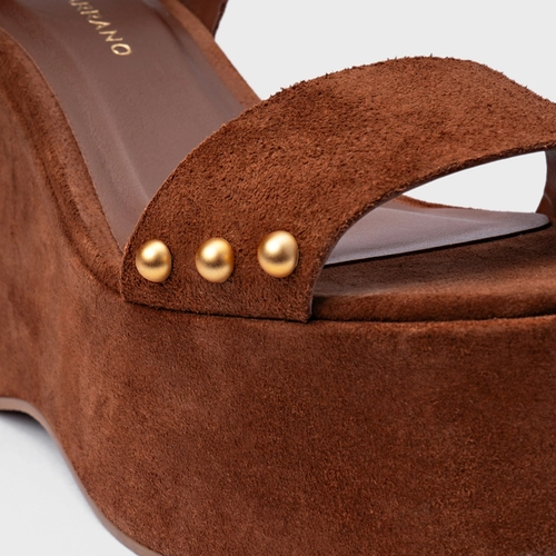 Sandália Statement Studs Maxi Anabela Couro Suede Marrom Walnut
