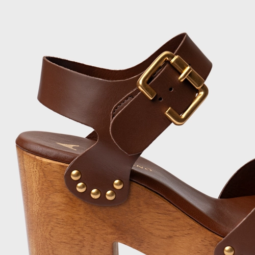 Sandália Plataforma Wood Studs Couro Marrom Walnut