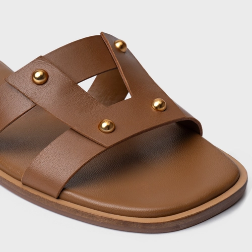 Rasteira Statement Studs Couro Marrom Gingerbread