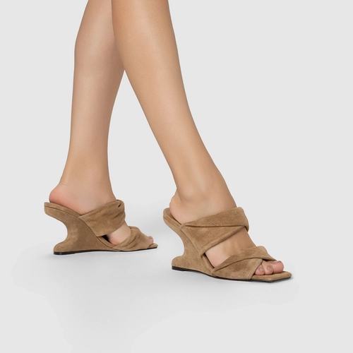 Open Mule Twist Anabela Curve Couro Suede Bege Almond